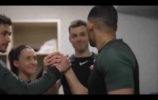 Garçon ? Fille ?  Jeune d’au moins 13 ans , adulte confirmé ? Et si tu devenais arbitre de foot ?